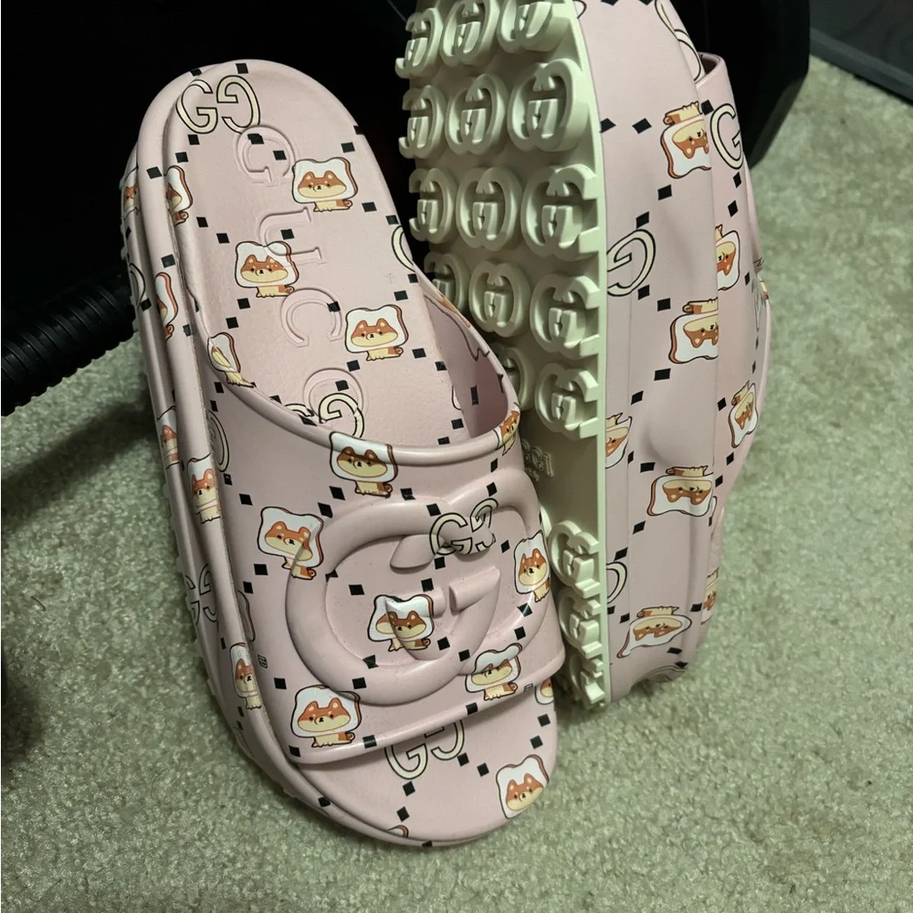 Gucci Pink Sandals Chic Designer Flip Flops - Picture 2 of 4